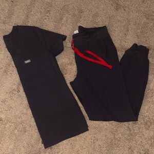 FIGS charcoal Scrub Set with Red Drawstring